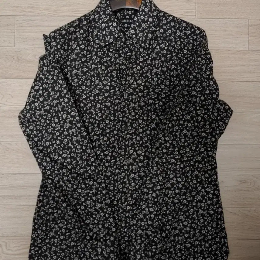 [SOLD OUT] 톰포드 블랙 플라워셔츠