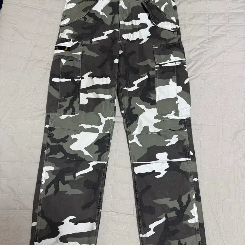 [SOLD OUT] WTAPS 밀리터리 카모 카고 팬츠