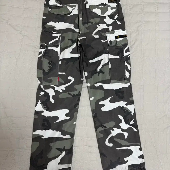 [SOLD OUT] WTAPS 밀리터리 카모 카고 팬츠