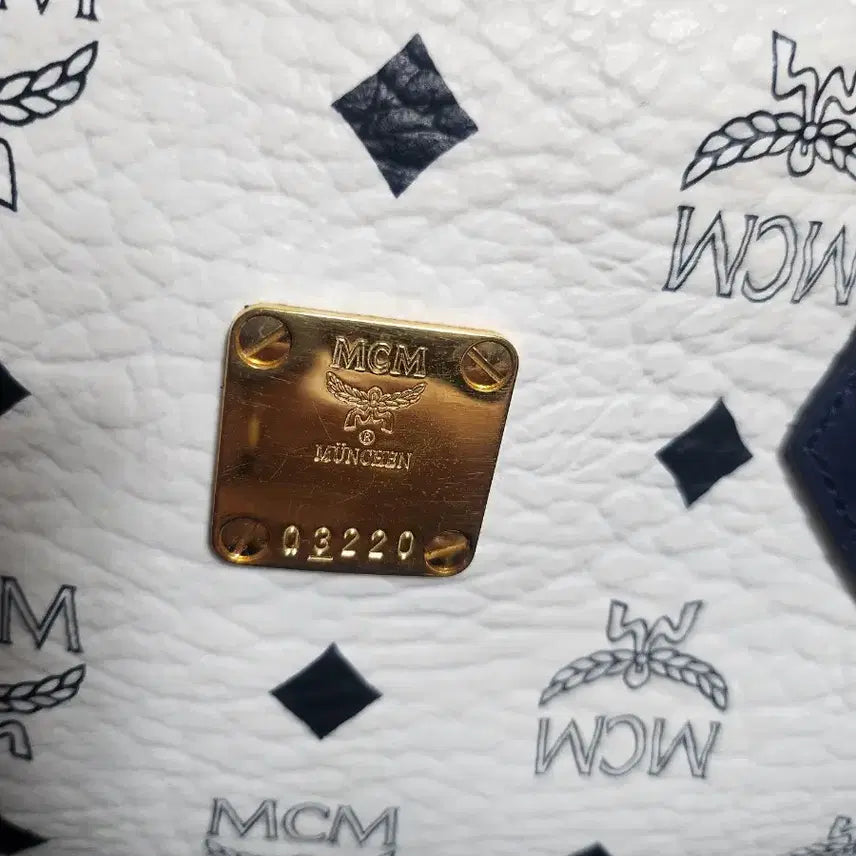 [BUNJANG] MCM Genuine Leather Tote Bag White / 정품 MCM 토트백