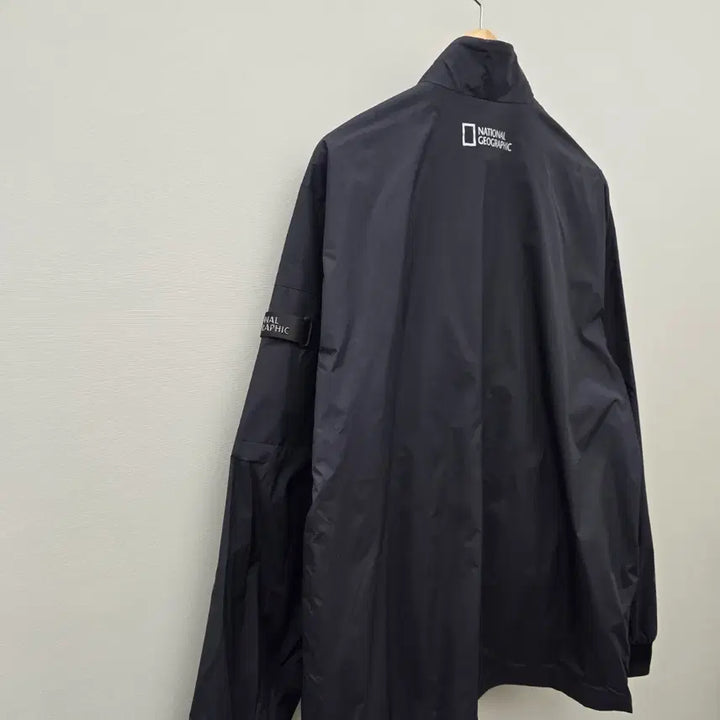 [SOLD OUT] 내셔널지오그래픽 바람막이 블랙