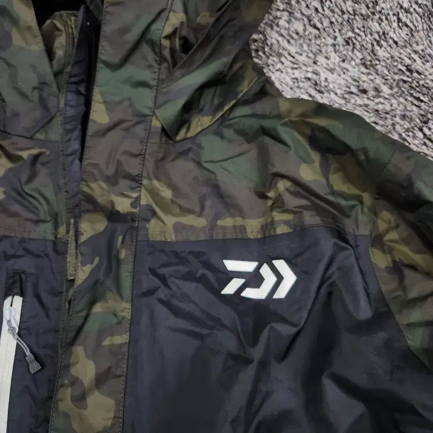 [BUNJANG] Daiwa Camo Waterproof Hooded Jacket XL / 다이와 카모 방수 후드 자켓 xl