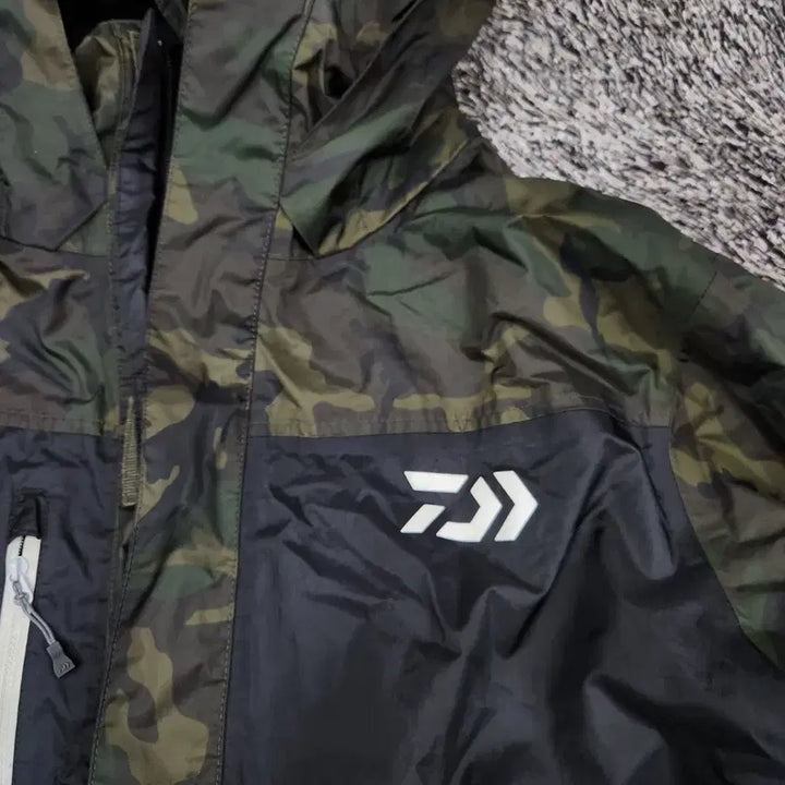 [BUNJANG] Daiwa Camo Waterproof Hooded Jacket XL / 다이와 카모 방수 후드 자켓 xl