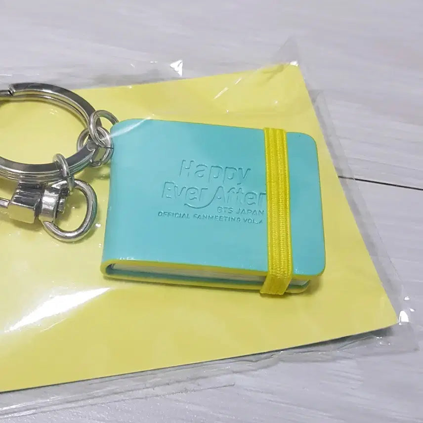 [BUNJANG] BTS 4th Japan Fanmeeting Goods Mini Book Keyring / 방탄소년단 BTS 4기 일본 팬미팅 굿즈 미니북 키링