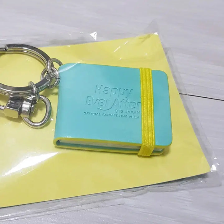 [BUNJANG] BTS 4th Japan Fanmeeting Goods Mini Book Keyring / 방탄소년단 BTS 4기 일본 팬미팅 굿즈 미니북 키링