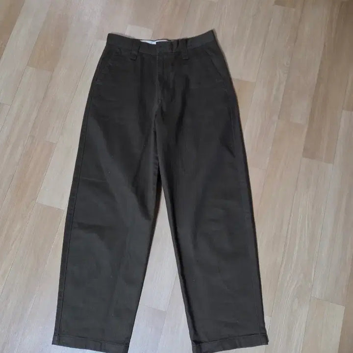 [BUNJANG] Uniqlo U Wide Fit Chino Pants (Khaki) / 유니클로U 와이드핏 치노팬츠(76, 카키)