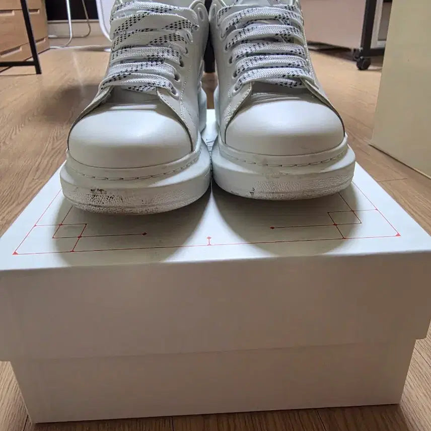 [SOLD OUT] 알렉산더 맥퀸 오버솔 553770 판매합니다 (245~250 사이즈)