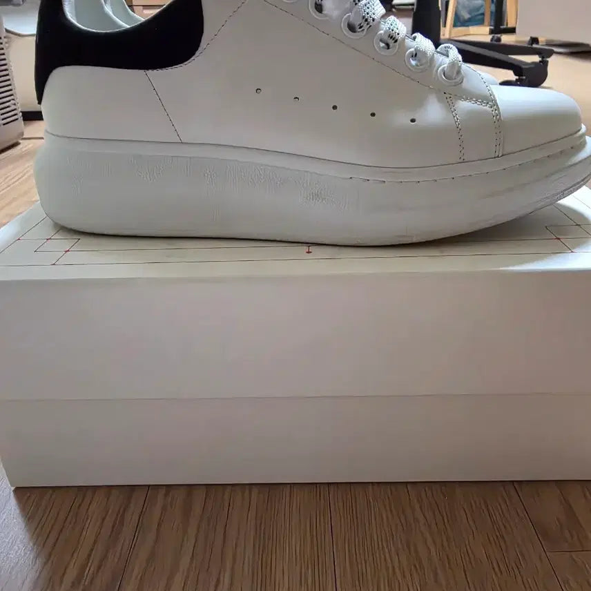 [SOLD OUT] 알렉산더 맥퀸 오버솔 553770 판매합니다 (245~250 사이즈)