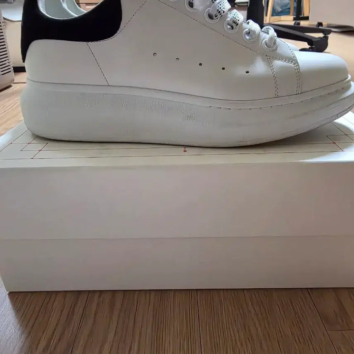 [SOLD OUT] 알렉산더 맥퀸 오버솔 553770 판매합니다 (245~250 사이즈)