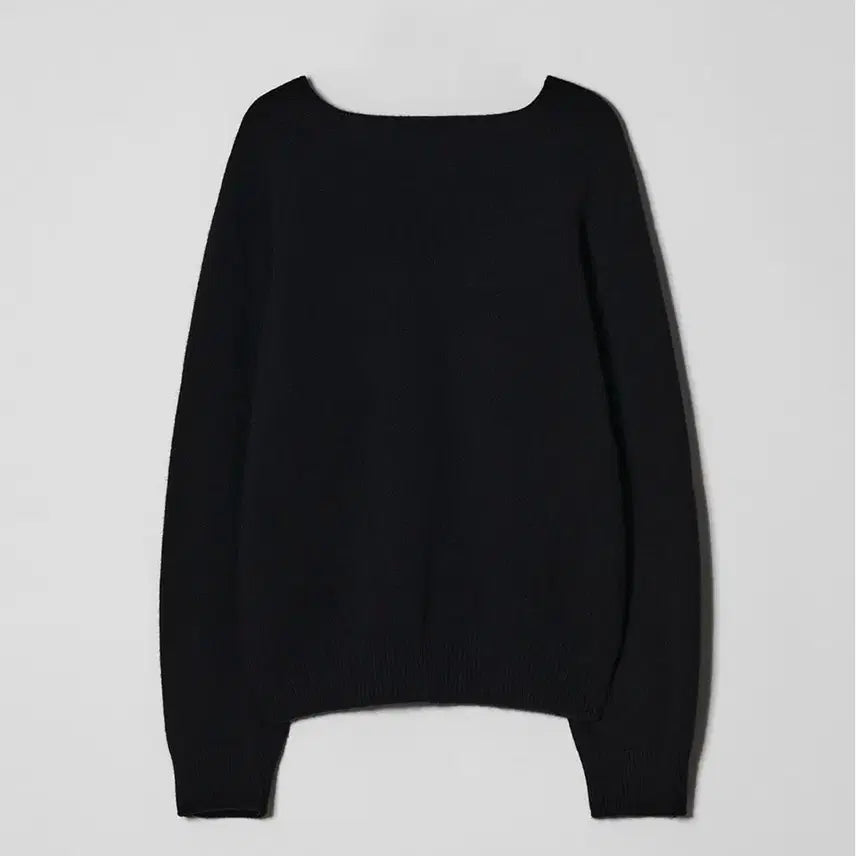 [SOLD OUT] 르누이 샬롯 브이넥 니트