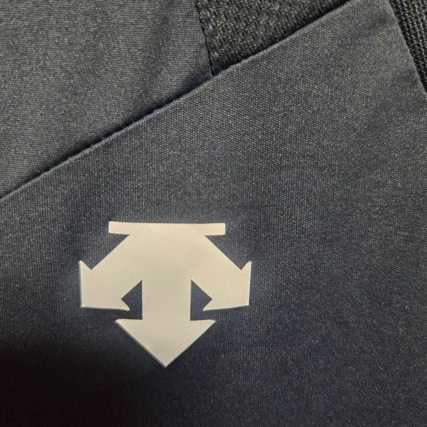 [BUNJANG] Descente Urban Athletics T-shirt Black Size 100 / 데상트 어반애슬론 티셔츠 블랙 2014  100
