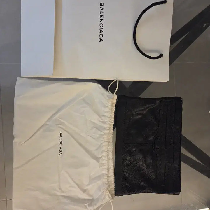 [BUNJANG] Balenciaga Leather Clutch Bag / 새상품) 발렌시아가 블랙 레더 클러치 가방