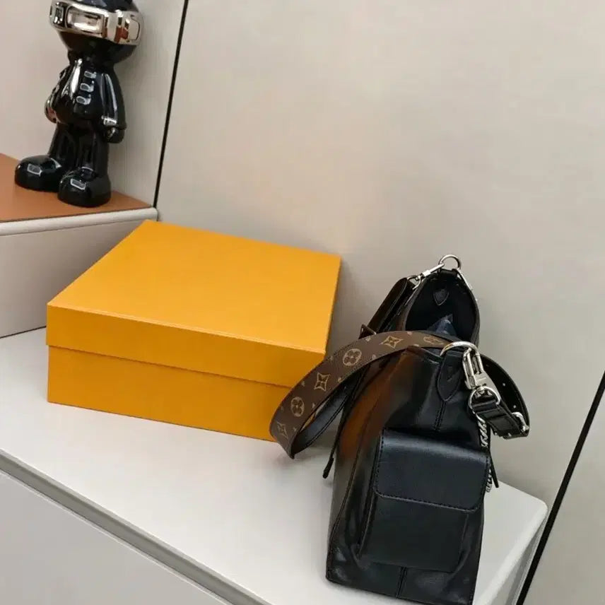 [BUNJANG] Louis Vuitton Black Chain Shoulder Bag / 루이비통 신상 패션 블랙 체인 숄더백신여자 가방