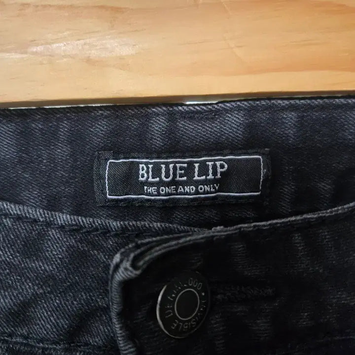 [BUNJANG] BLUE L!P Black Denim Cutting Jeans / BLUE L!P 블랙 데님 컷팅진