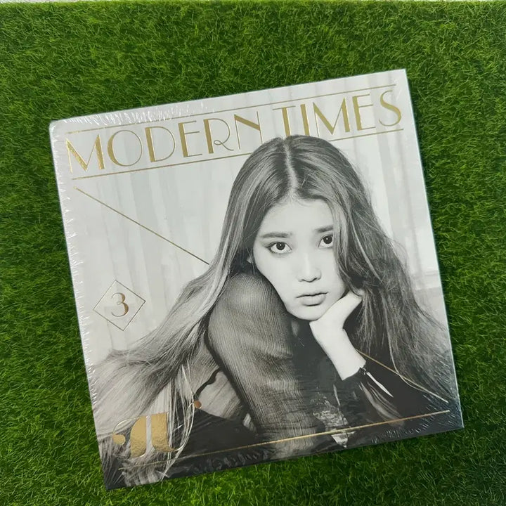 [BUNJANG] IU Modern Times 3rd Album CD (Sealed) / (미개봉)아이유 Modern Times 3집 미개봉 앨범 cd