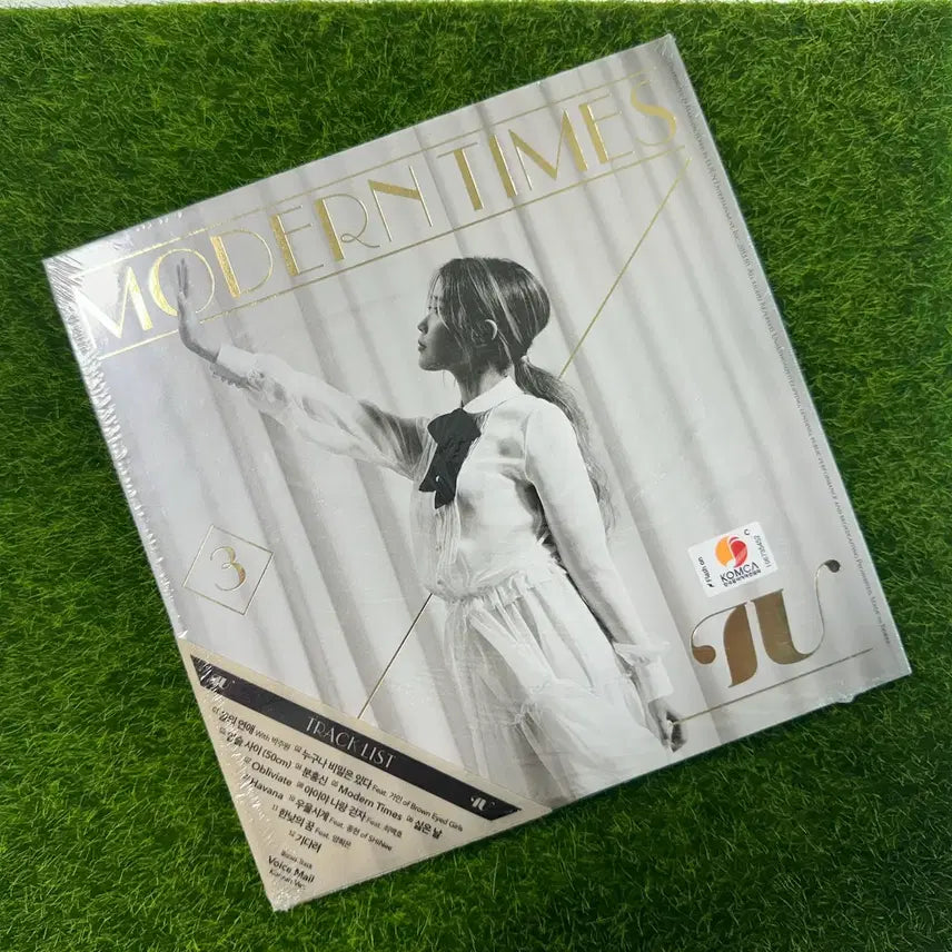 [BUNJANG] IU Modern Times 3rd Album CD (Sealed) / (미개봉)아이유 Modern Times 3집 미개봉 앨범 cd