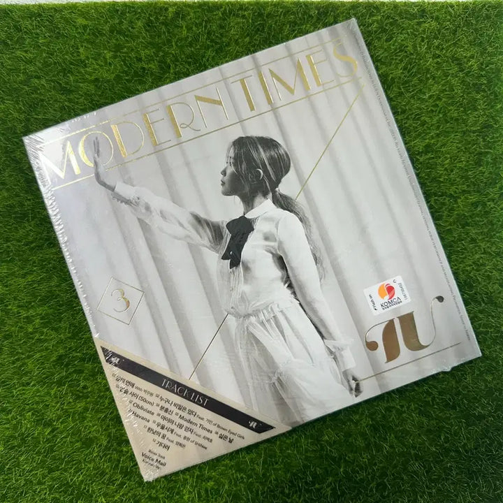 [BUNJANG] IU Modern Times 3rd Album CD (Sealed) / (미개봉)아이유 Modern Times 3집 미개봉 앨범 cd
