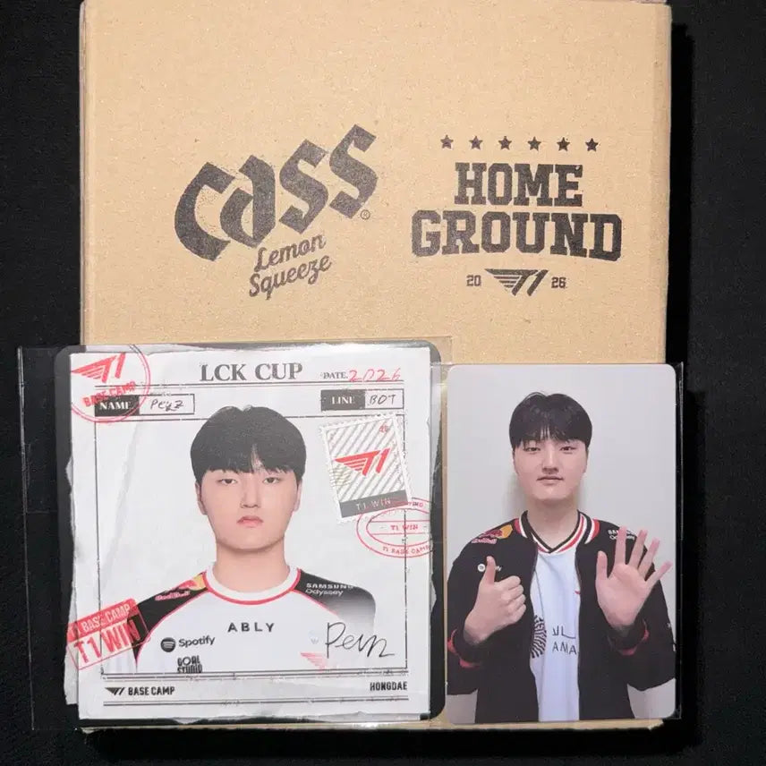 [BUNJANG] T1 Peyz Signed Cass Beer Glass + T1 Cafe POB + Coaster Bundle Set / T1 Peyz 티원 페이즈 카스 사인 맥주잔 + 티원카페 포카 + 코스터