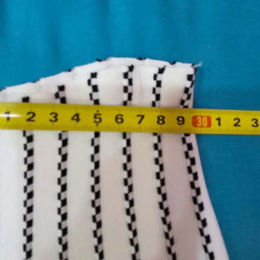 [SOLD OUT] 화이트 패턴 플리츠 스커트