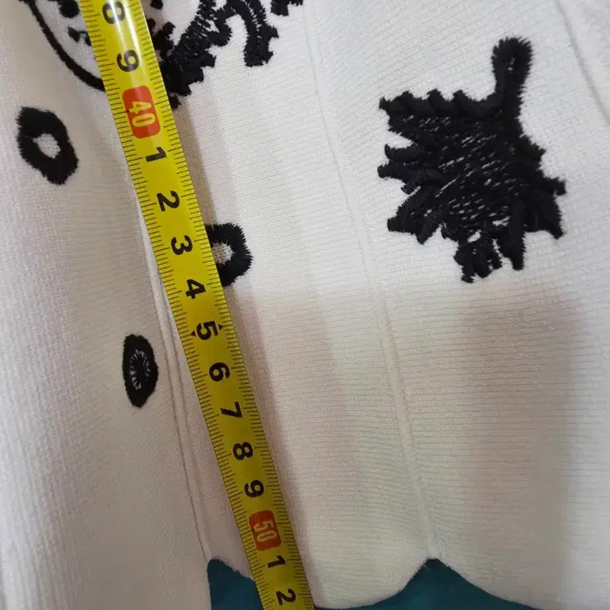 [SOLD OUT] 화이트 패턴 플리츠 스커트