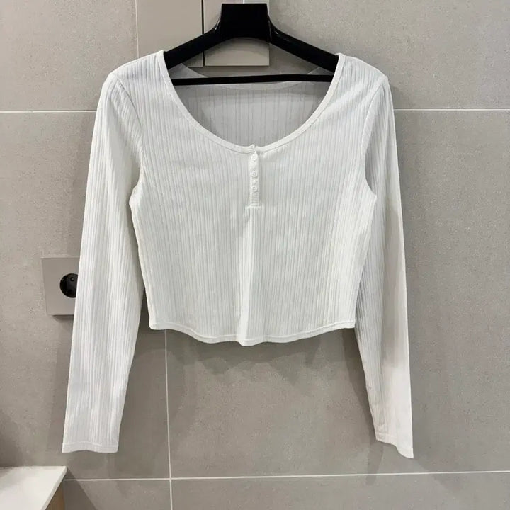 [BUNJANG] GU Ribbed Long Sleeve Cropped T-Shirt / GU 화이트 긴팔 크롭티