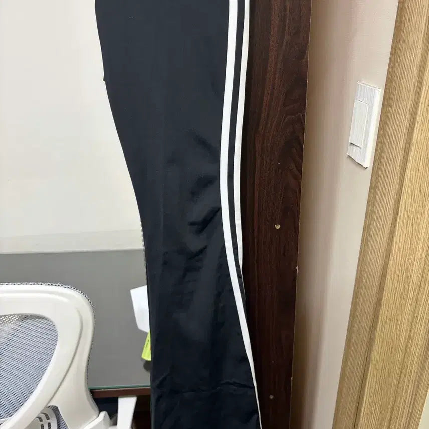 [BUNJANG] Adidas Flared Leggings (Size S) / 아디다스 플레어드 레깅스 S