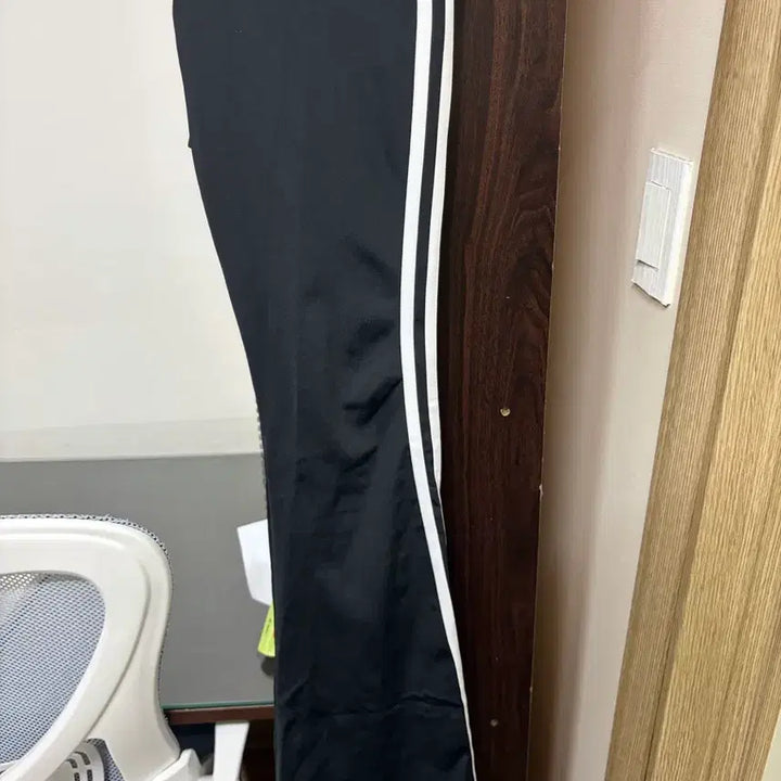 [BUNJANG] Adidas Flared Leggings (Size S) / 아디다스 플레어드 레깅스 S
