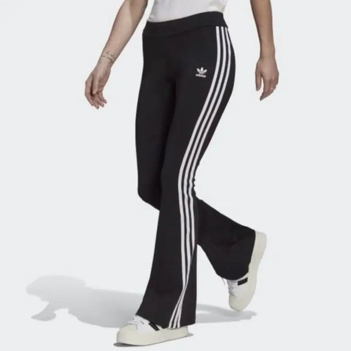 [BUNJANG] Adidas Flared Leggings (Size S) / 아디다스 플레어드 레깅스 S