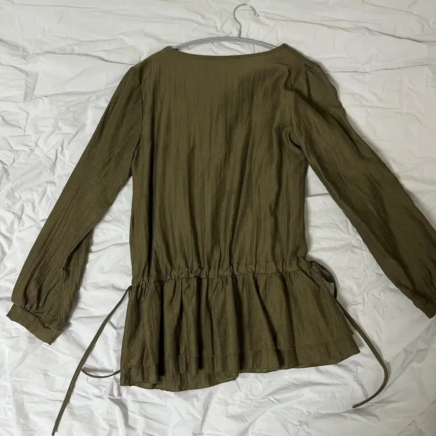 [BUNJANG] Oberall Hazel Blouse / 2색상 새제품) 오베럴 헤이즐 블라우스 새제품 카키브라운, 블랙