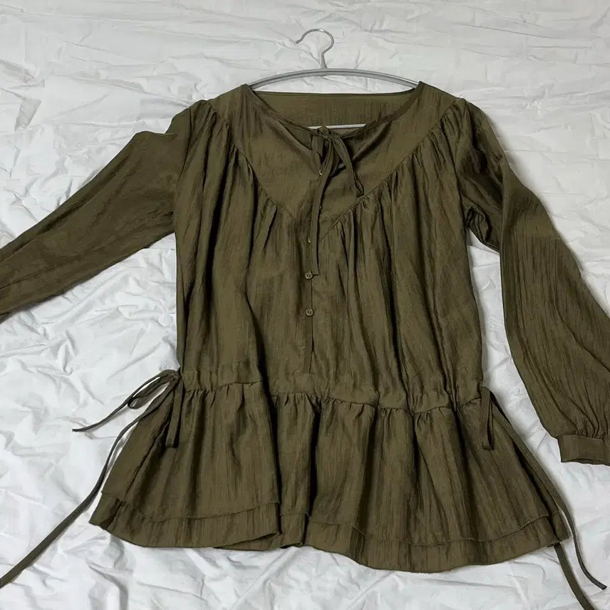 [BUNJANG] Oberall Hazel Blouse / 2색상 새제품) 오베럴 헤이즐 블라우스 새제품 카키브라운, 블랙