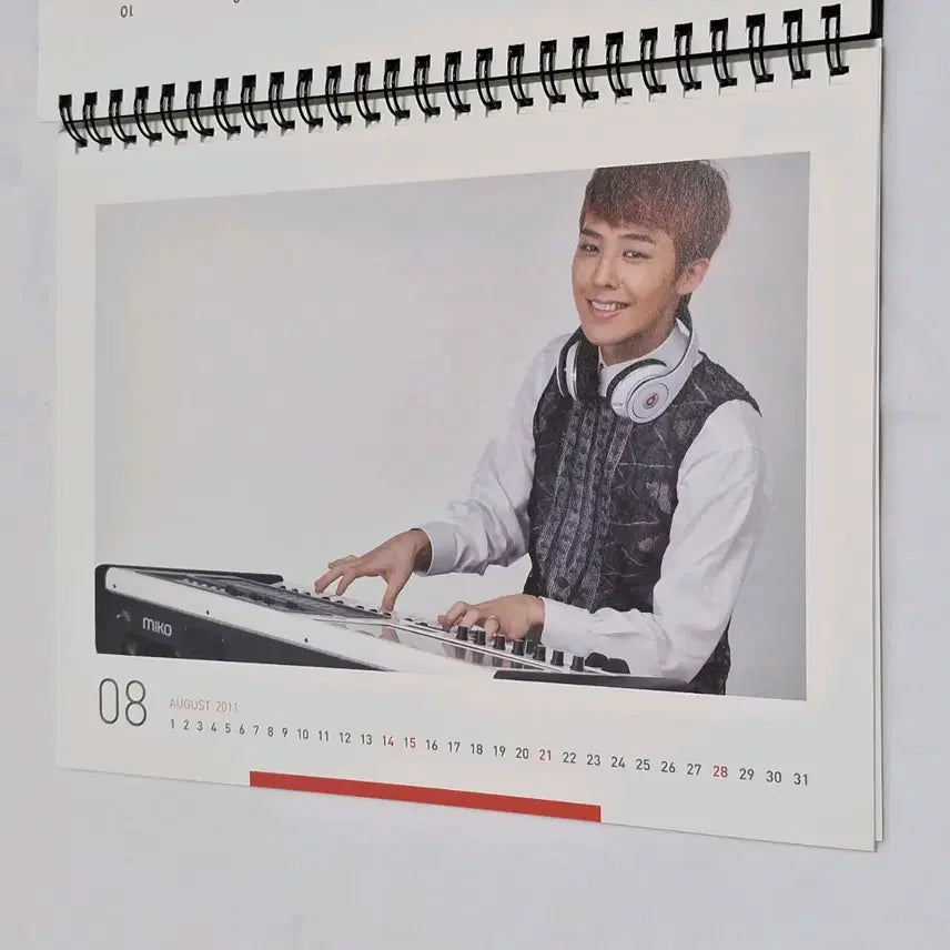 [BUNJANG] YG Family 2011 Calendar (BIGBANG, 2NE1) / yg 패밀리 2011 캘린더 (빅뱅, 2ne1 달력)