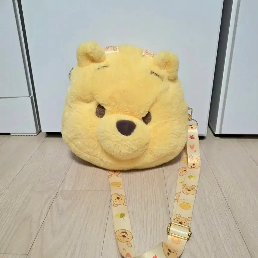 [BUNJANG] Disney Shanghai Winnie the Pooh Shoulder Bag / Disney Shanghai pooh 상하이 디즈니 푸우 숄더백