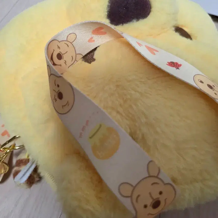 [BUNJANG] Disney Shanghai Winnie the Pooh Shoulder Bag / Disney Shanghai pooh 상하이 디즈니 푸우 숄더백