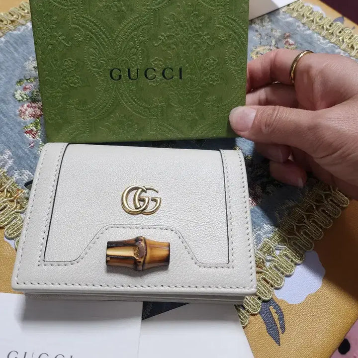 [BUNJANG] Gucci Bamboo Accent Bi-Fold Wallet / 새상품  정품  구찌 대나무  장식 반지갑 가격조정가능연락주세요