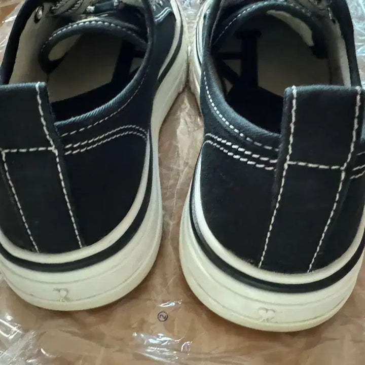 [BUNJANG] AMI Signature Heart Logo Canvas Low-Top Sneakers / 아미 스니커즈 신발
