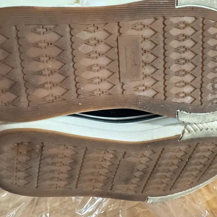 [BUNJANG] AMI Signature Heart Logo Canvas Low-Top Sneakers / 아미 스니커즈 신발