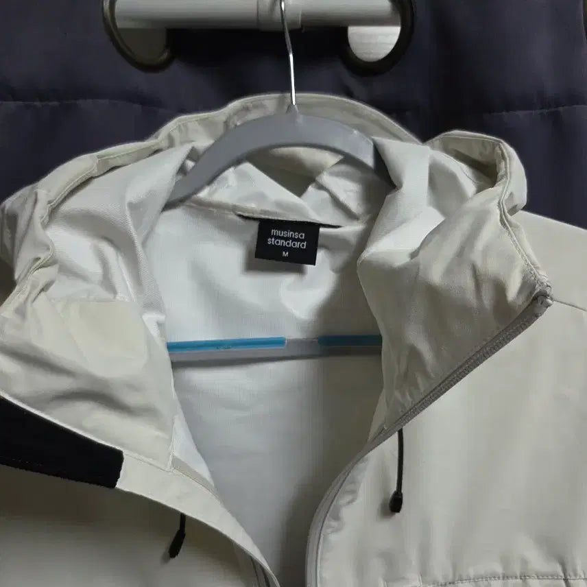 [BUNJANG] Musinsa Standard Shelter Windbreaker Jacket Stone White M / 무신사 스탠다드 쉘터 윈드브레이커 자켓 스톤화이트 m