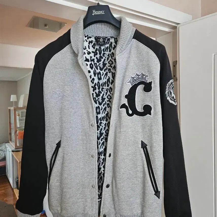[BUNJANG] Crooks &amp; Castles Stadium Jacket / 크룩스앤캐슬자켓