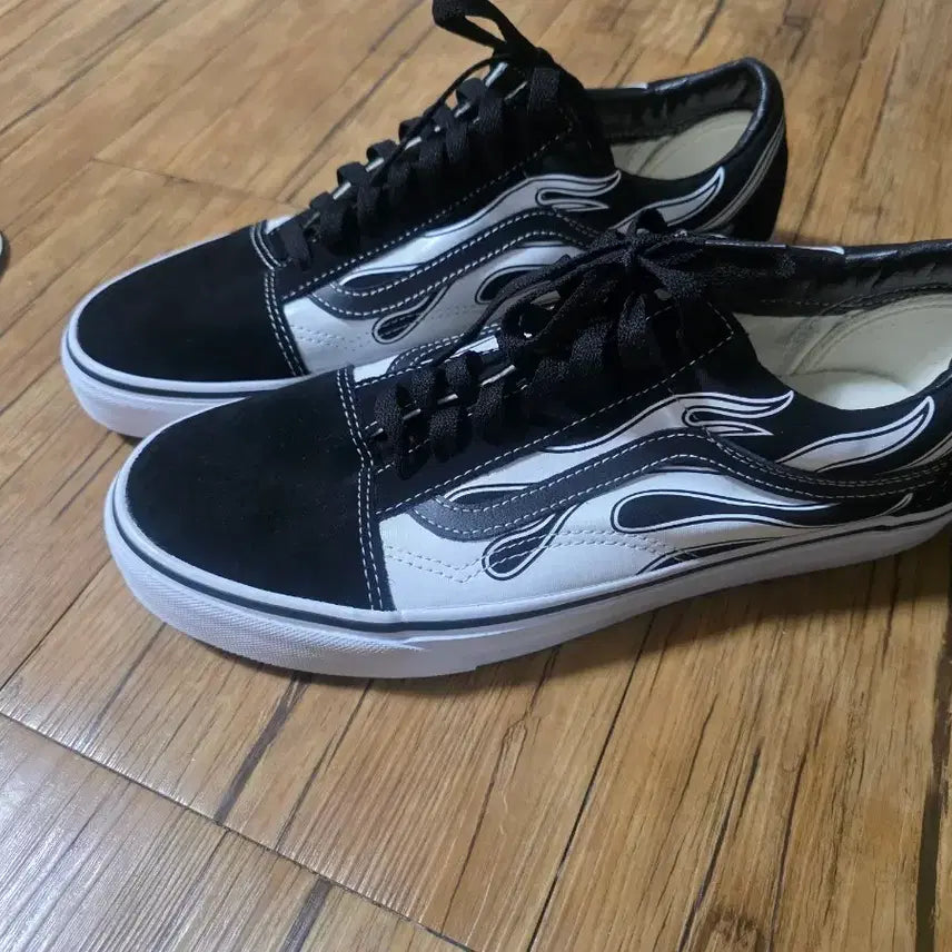 [BUNJANG] Vans Old Skool Black/White Flame Sneakers / 반스 올드스쿨 블랙/화이트 플레임 스니커즈