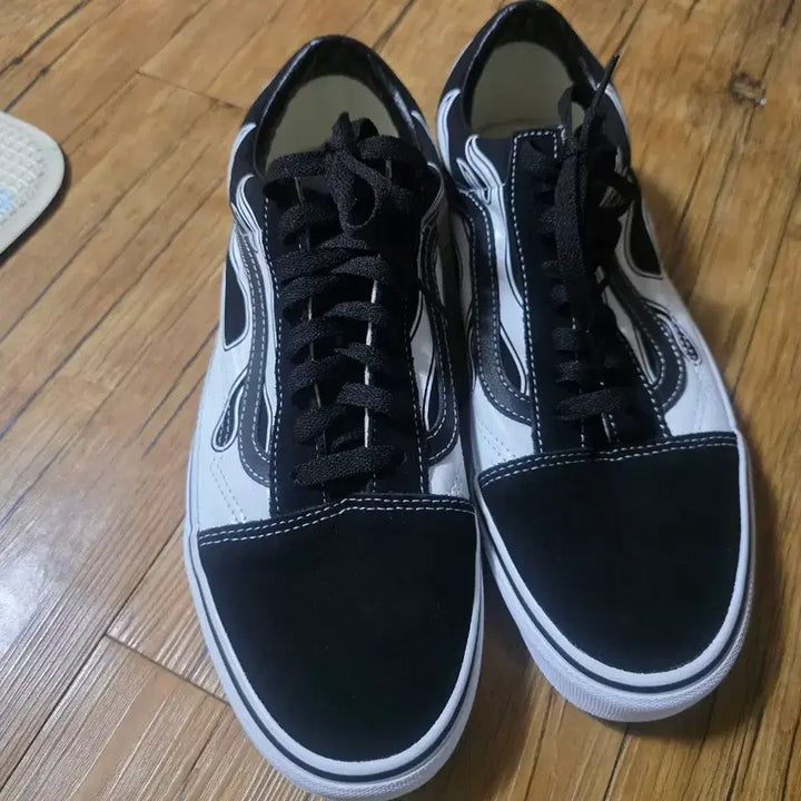 [BUNJANG] Vans Old Skool Black/White Flame Sneakers / 반스 올드스쿨 블랙/화이트 플레임 스니커즈