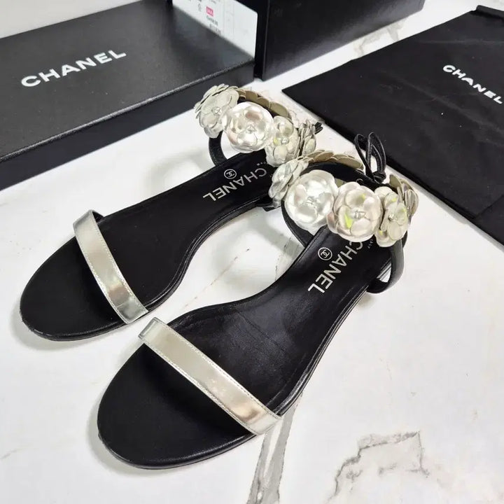 [BUNJANG] Chanel Camellia Leather Sandals Mules Size 37 / (정품) 샤넬 까멜리아 샌들 슬리퍼 뮬 37