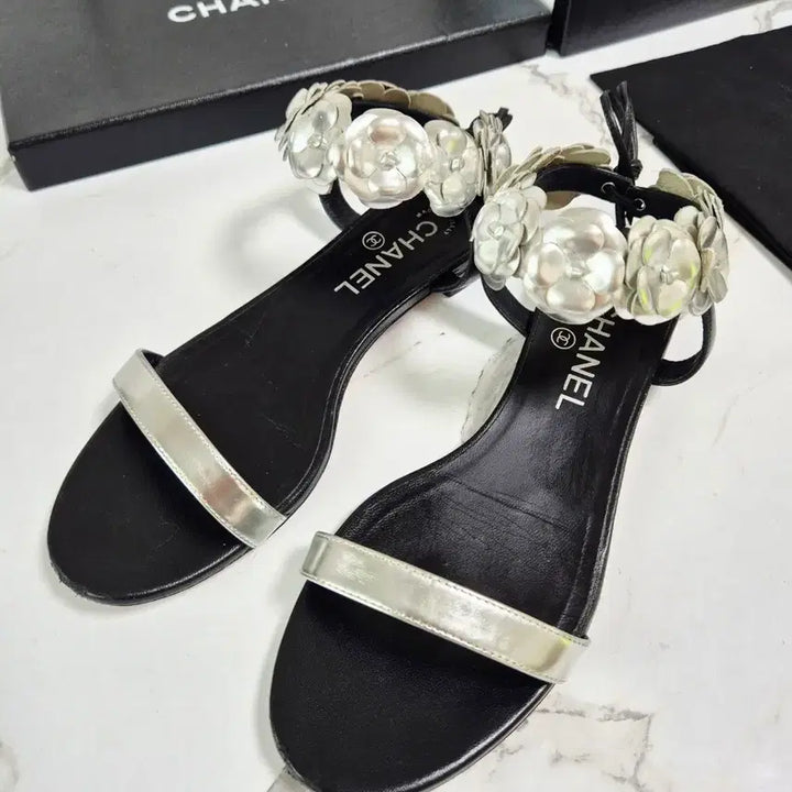 [BUNJANG] Chanel Camellia Leather Sandals Mules Size 37 / (정품) 샤넬 까멜리아 샌들 슬리퍼 뮬 37