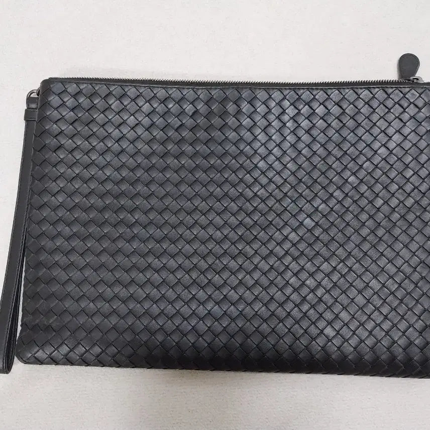 [SOLD OUT] 보테가베네타 인트레치아토 스트랩 클러치