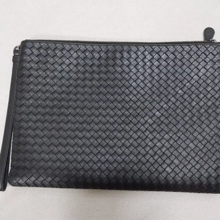 [SOLD OUT] 보테가베네타 인트레치아토 스트랩 클러치