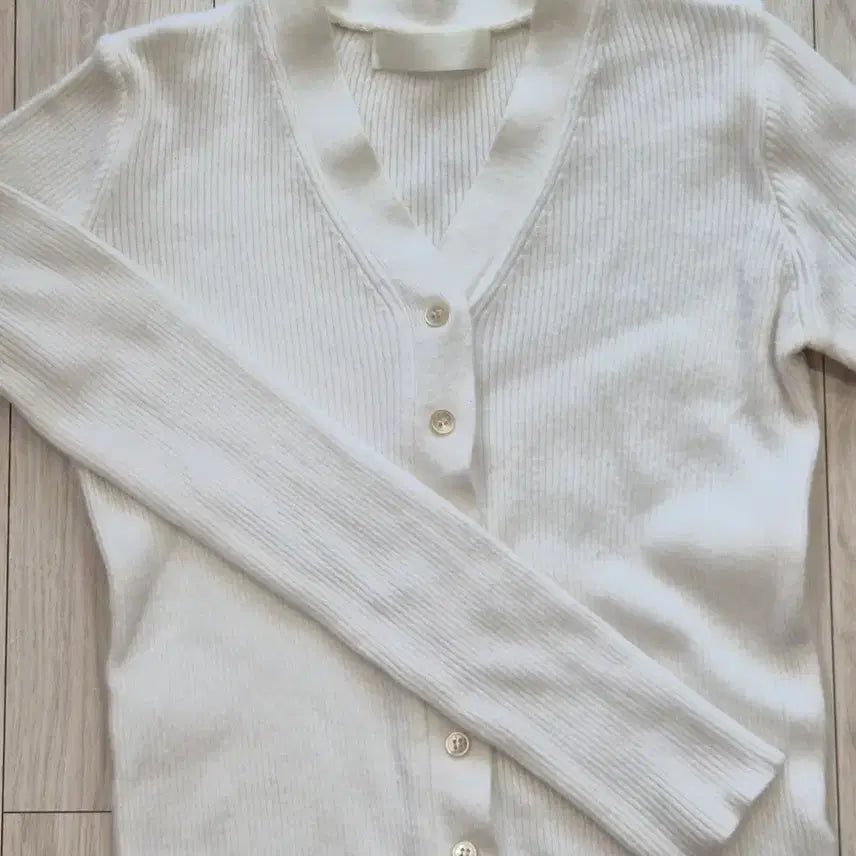 [BUNJANG] V-Neck Ribbed Button-Up Long Sleeve Cardigan / 브이넥 골지 단추 긴팔 가디건 아이보리 화이트