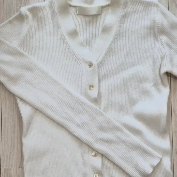 [BUNJANG] V-Neck Ribbed Button-Up Long Sleeve Cardigan / 브이넥 골지 단추 긴팔 가디건 아이보리 화이트