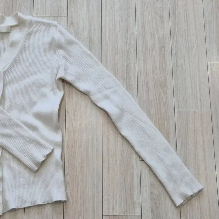 [BUNJANG] V-Neck Ribbed Button-Up Long Sleeve Cardigan / 브이넥 골지 단추 긴팔 가디건 아이보리 화이트