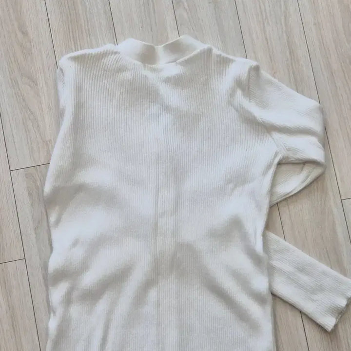 [BUNJANG] V-Neck Ribbed Button-Up Long Sleeve Cardigan / 브이넥 골지 단추 긴팔 가디건 아이보리 화이트