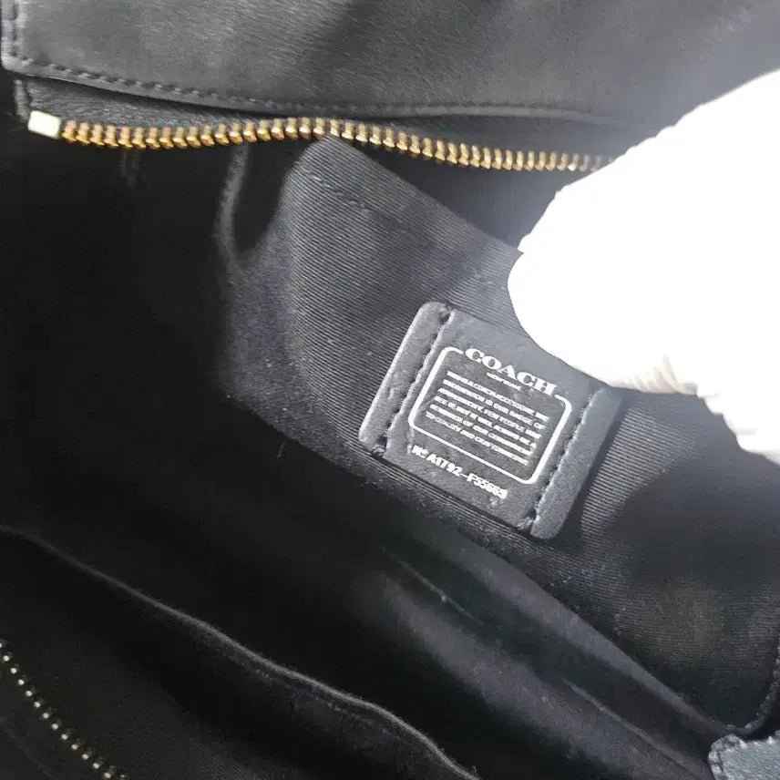 [SOLD OUT] 코치 스웨거 27 인 페블 레더 크로스  토드백