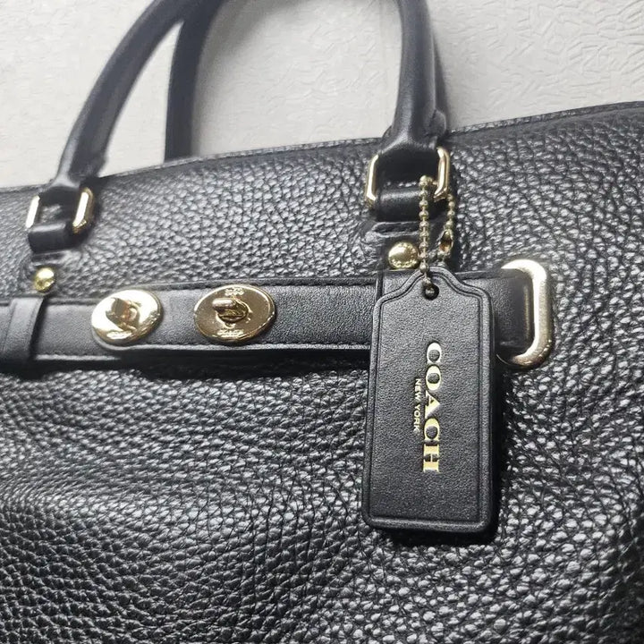 [SOLD OUT] 코치 스웨거 27 인 페블 레더 크로스  토드백